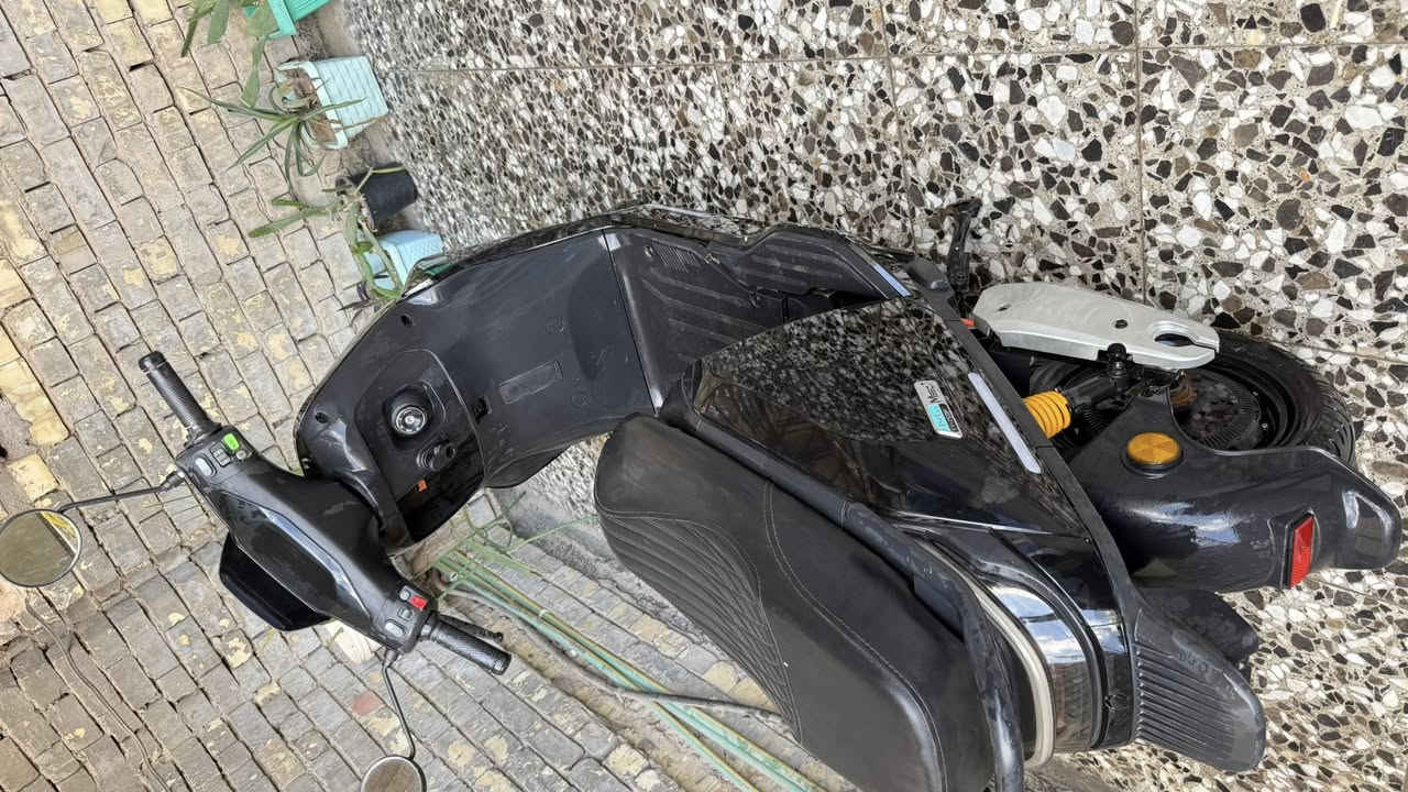 السلام عليكم دراجة شحن للبيع نظيفة الدراجة نقصها 4 باتريات بس لان جانت متروكة السعر 550 وبيها مجال بسيط للاتصال ( *********** )
