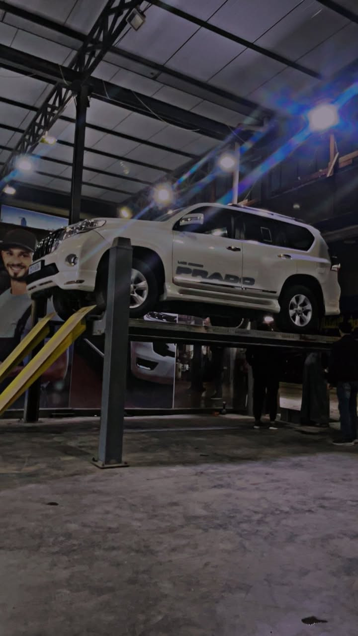 السلام عليكم للبيع برادو موديل 2012 TX.Lكويتيه  رقم بغداد انكليزي  تحويل مباشر مكفوله 
المواصفات :
 محرك 6 سلندر 
سياره فتحه 
سياره دبل تانكي 
تبريد 3 قطع 
كامره خلفيه 

ثلاجه سبعه راكب 
مري شفط 
فور ويل 
اشاير بل مري 
تخم تاير جديد
رقم 
***********
