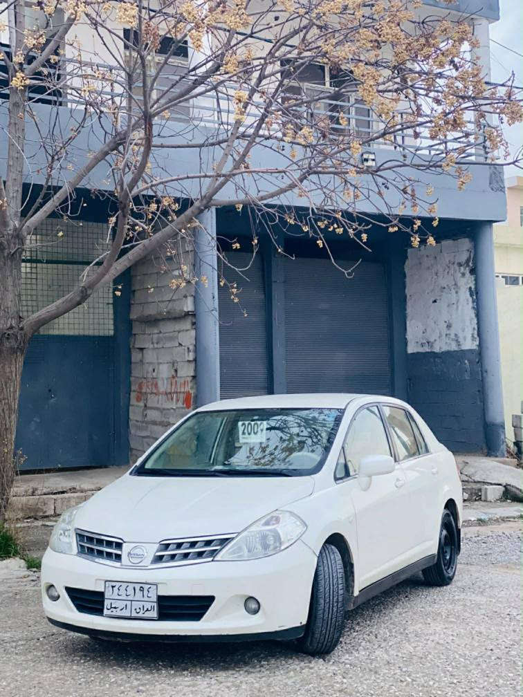 نیسان تیدا 2009 بەناوی خۆمانە سەنەوی بەسەرچوە سێ پارچەی پشتی پەمپە جەمپێکی بچوکی دواوەی هەیە زۆرکەمە  گێڕو مەکینە بەشەرت چوار تایەی نوێ تەقەو ڕەقەی بەشەرت لە 2012 وە لەکن خۆمانە 
*********** كويسينجاك, أربيل
