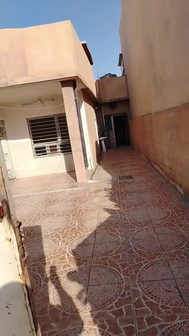 دار سكن للإيجار، مساحة 250 متر في حي الأسرى والمفقودين، خلف صيدلية الربيع، عبارة عن غرفتين نوم مع هول واستقبال ومطبخ وصحيات وكراج وحديقة.
للاستفسار أكثر الاتصال على رقم الموبايل:
*********** واتساب
***********
عقارات مركز كركوك
كركوك، شارع القدس، فرع أفران الحياة، مقابل حديقة جيهان.
نستقبل جميع العروض: بيع وشراء وتأجير الدور والعمارات السكنية والزراعية.
