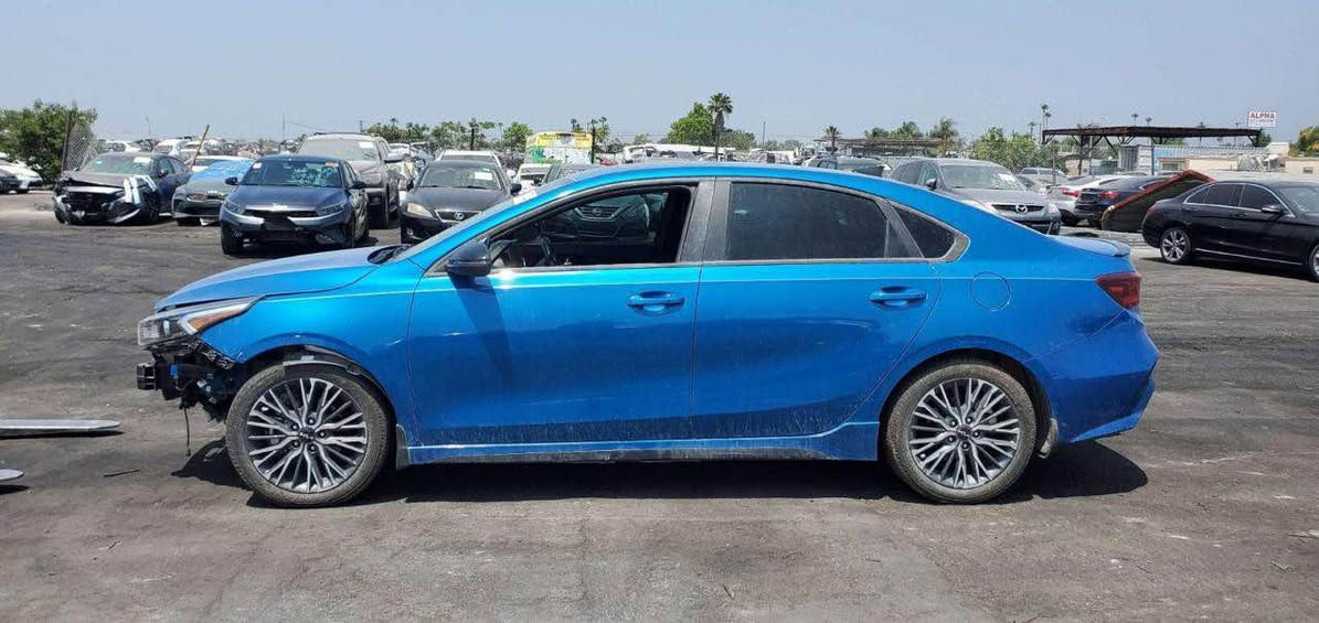 كيا فورتي 2022
فول مواصفات جيتي لاين محرك 2000
ماشيه 70 الف مايل 
السياره بدون صبغ 
رقم اربيل وكاله تحويل حاضر 
الاتصال ***********
*********** وتساب 
السعر 157 ورقه 
اليرموك اربع شوارع بغداد, العراق
