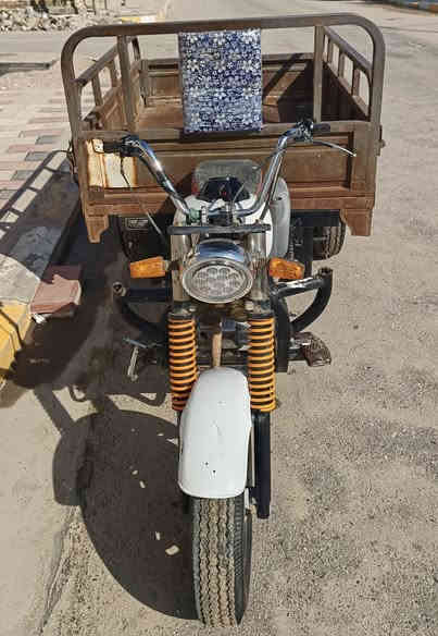 ستوتة موديل 20 أوراق اصولي سلف هندر كهربائيات كلها شغالة 
السعر واحد و500 وبيها مجال قليل مكان سوق الشيوخ 
واتس ***********
