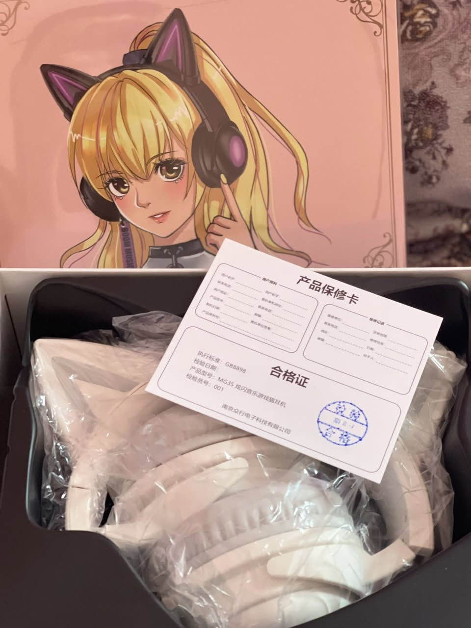 سعر 25

هذه سماعات أذن قطة لاسلكية للألعاب (Wireless Gaming Cat Ear Headphones) تتميز بالتالي: 
التوصيل: تعمل بتقنية بلوتوث 5.0 لضمان اتصال لاسلكي مستقر.
الصوت: توفر تجربة صوت محيطي 7.1.
الاستخدام: مصممة للاستخدام المزدوج للألعاب والاستماع للموسيقى.
التصميم: تأتي بتصميم جذاب على شكل آذان قطة، مع بطانة مريحة من الجلد الصناعي لاستخدام طويل.


**إذا كنت صاحب هذا الإعلان وتريد حذفه لأي سبب، رجاءا أرسل رسالة إلى الدعم الفني**