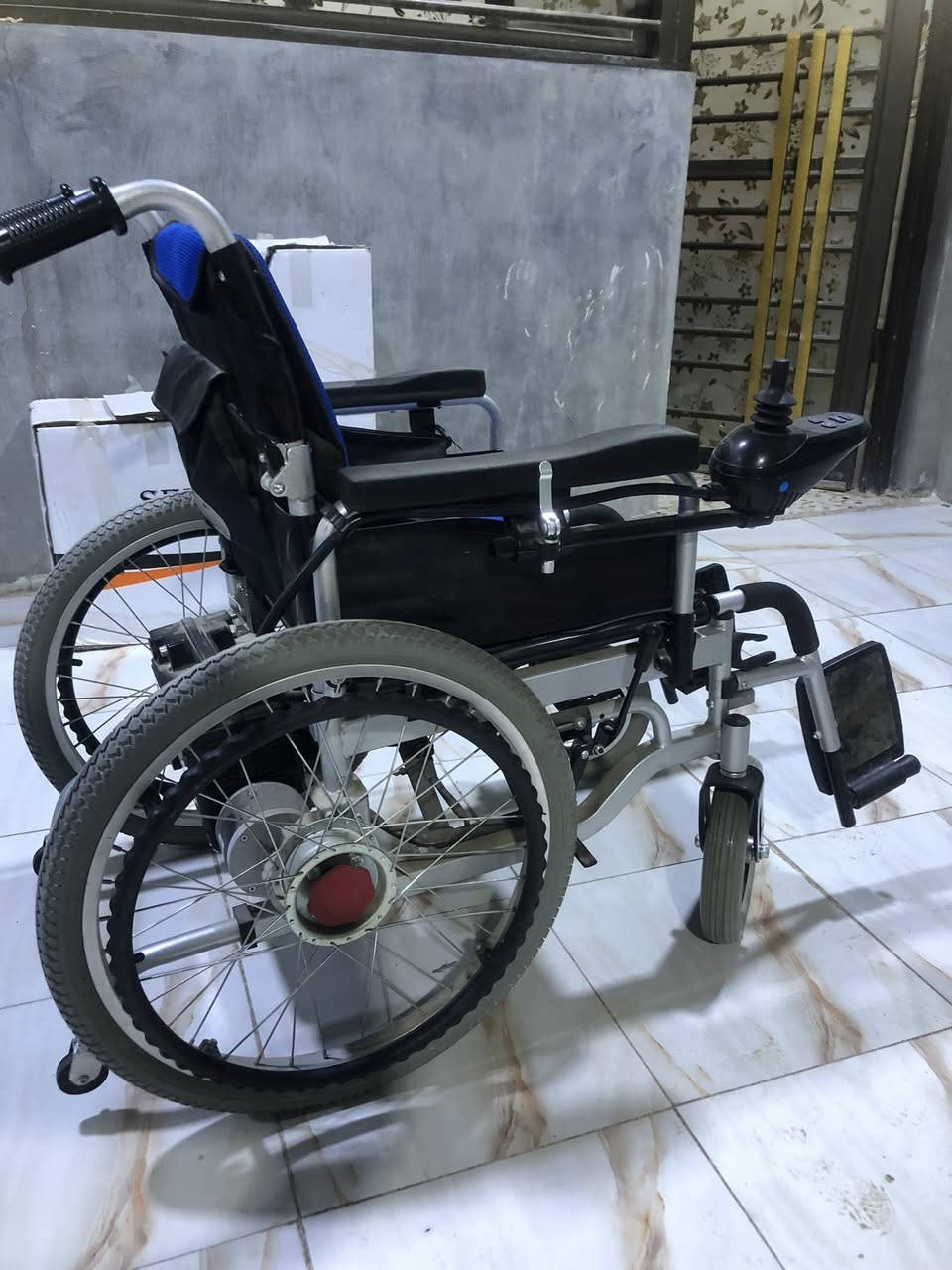 سلام عليكم عربانه شحن للبيع استخدام قليل 
السعر ٤٠٠ الف 
الرقم *********** 
مكان حله شارع ٨٠ جهة النجف
