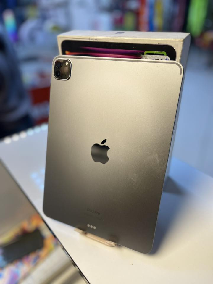 ايباد برو ذاكره 128 ام تو
وبطاريه 87 مامفتوح نضافه 100‎%‎ كل ملحقاته كاملات كارتون وشاحنه سعر 750 الف وبي مجال شي قليل 
مكاني كربلاء حي العامل سوق الاخير 
***********
