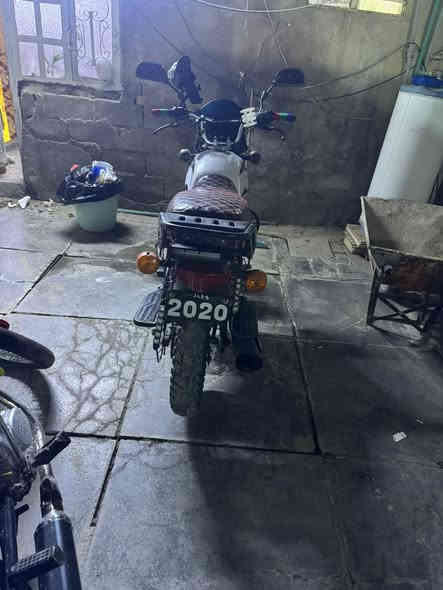 سلام عليكم بوكسر كلاسك موديل ٢٠٢٠ شوفت عينك مكينة بيها تبخير اوراق كاملة ماشي معاملة شراي نروح كبل ابصمك وتستلم سنوية ولوحات مكاني البياع حي التراث السعر مليون وتسعمية بيها مجال حك الجية 
حتة دراجة مو مال دلفري الله وكيلك لو ما شوية محتاج جان كملت رقم وطلع بيها للشمال شرط بدون تجفيت 
رجائن مو شراي لا تكسر بسعر *********** بس اتصال وذا تريد راسلني مازنجر واتساب مابي
