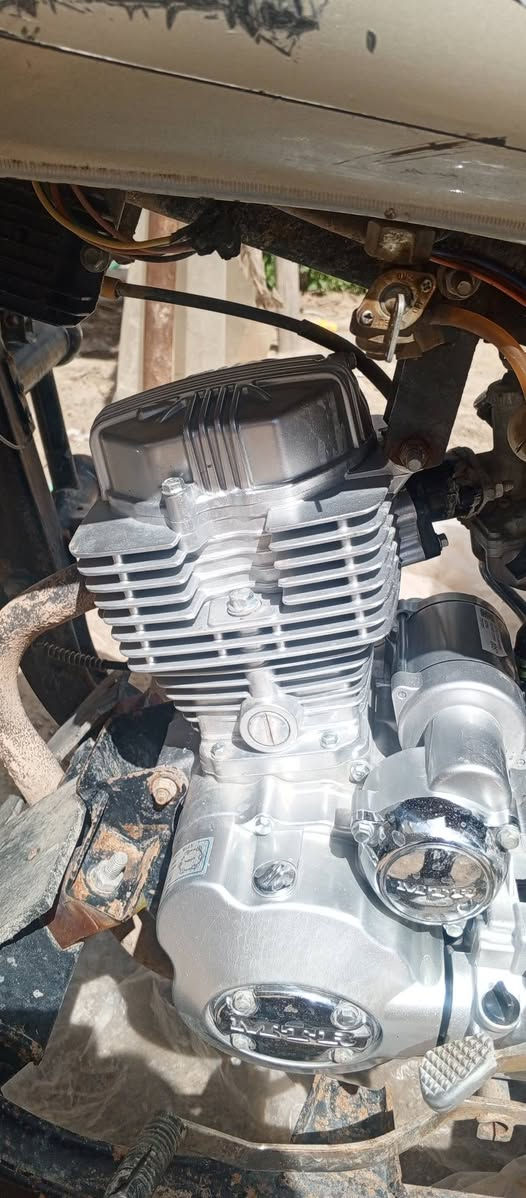 سلام عليكم
ستوته للبيع موديل 23 
رقم نكليزي 
ستوته نضيفه محرك قبل 25 يوم من شادي ثالث تبديلت دهن 
بس الشاصي عوزه صبخ ول باقي مكفول كير بكس قبل يومين شادي اصلي 
تواصل خاص مفتوح
رقم *********** بي واتساب
