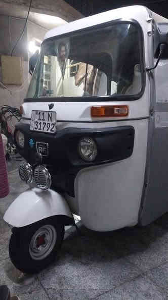 يالله سلام عليكم تكتك للبيع 21شهر 12 مرقمه رقم بغداد نكليزي بيه صبغ جوه لبك ليت وبيه بارد شي قليل شراي خابر ودلل ***********
