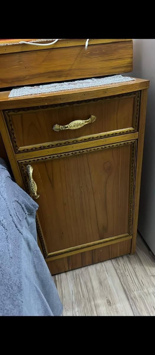 السلام عليكم غرفه نوم اربعه باب نظيفه جدا جدا ..
مكانه بغداد الشعله الرحمانيه 
الغرفه نظيفه جدا خارج صاج اربعه ملم وداخل صاج ثلاثه ملم تارس شغل وسط الغرفه نظيفه جدا 
تتكون الغرفه من ست قطع 
كنتور 
زاويه 
چربايه 
كومديات عدد ثنين
ميز مرايا 
الغرفه نظيفه وبيه اي ضرر ..
سعر مناسب جداً تفضلو خاص...
للاستفسار تفضلو خاص 
⬆️⬆️⬆️⬇️⬇️⬇️⬇️


**إذا كنت صاحب هذا الإعلان وتريد حذفه لأي سبب، رجاءا أرسل رسالة إلى الدعم الفني**