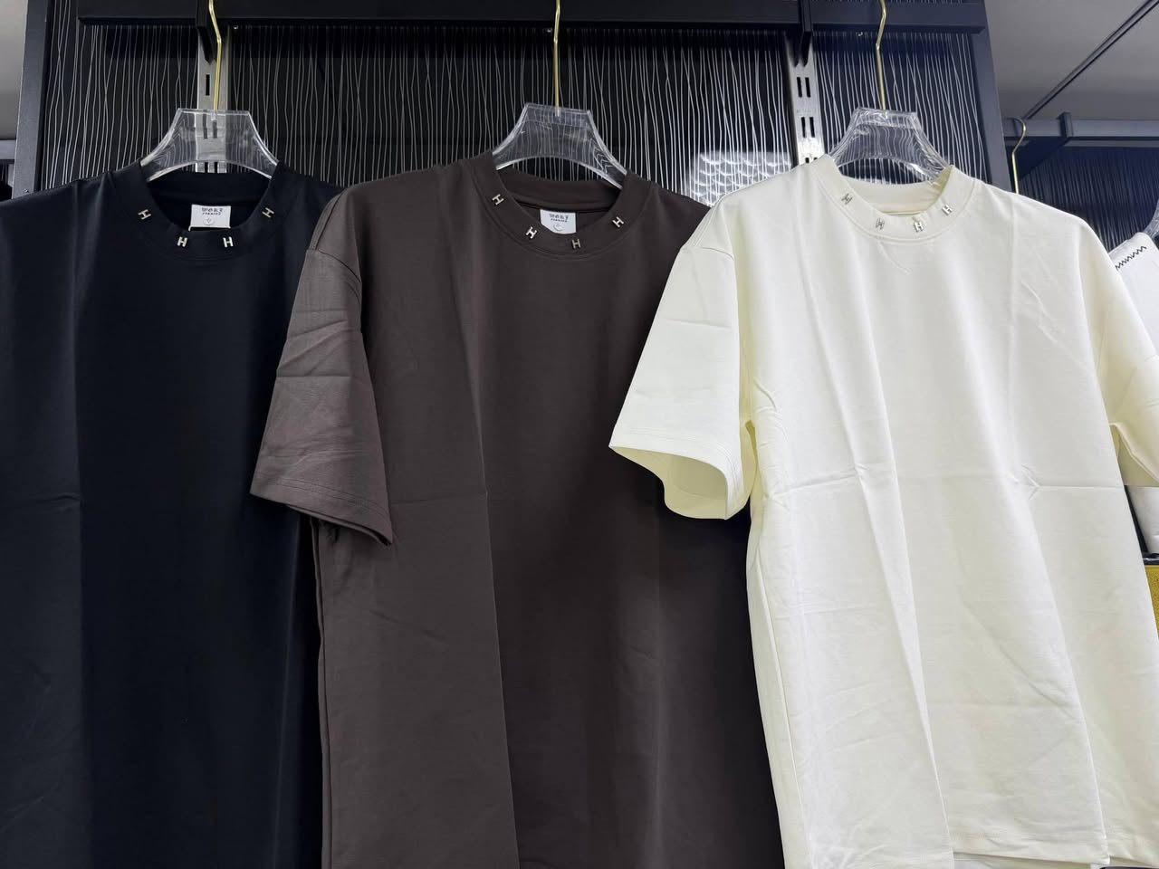 بدي صيني ماستر كوالتي ماركات

قياس XL  -- 3XL

الدرزن 12 قطعه ب125 الف


**إذا كنت صاحب هذا الإعلان وتريد حذفه لأي سبب، رجاءا أرسل رسالة إلى الدعم الفني**