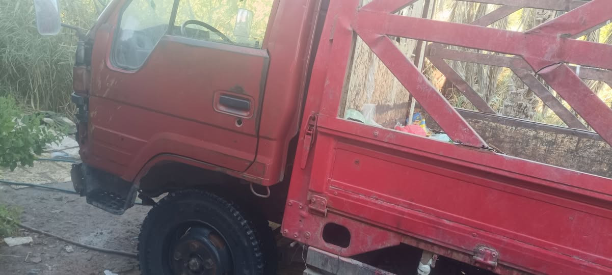 سلام عليكم تيوته للبيع تايرات جددحداديه نضيفه راعيه يمي تحول بسم لمشتري حصتها كاز 75جامات بيبان كله شغال بدي جديد 
مكينتها كايمه اريدها بسعر بس بدي 25وبيها مجال قليل موجود واتساب ***********
