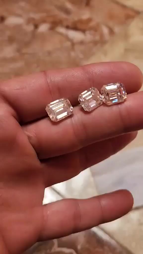 Natural cut diamond
Vvs1 cut emerald
Vvs1D color
10ct in piece
3000 usd per piece


**إذا كنت صاحب هذا الإعلان وتريد حذفه لأي سبب، رجاءا أرسل رسالة إلى الدعم الفني**