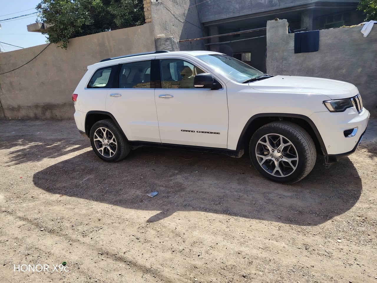 جيب لمتد 2019 مراوس لاندكروز محدث اوعادي
الون ابيض

‎فول مواصفات  
لمتد
4×4
__________________________

‎رادار امامي 

‎رادار جانبي 

‎كشنات جلد 

تبريد ثلج

‎تدفئه كشنات

‎شفتات ستيرن 

‏‎4 تايرات جديد

 مكان السياره بغداد 

السارة رقم بغداد بأسمي


**إذا كنت صاحب هذا الإعلان وتريد حذفه لأي سبب، رجاءا أرسل رسالة إلى الدعم الفني**