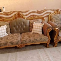 للبيع تخم تركي عشر مقاعد وميز بلازمه الاتصال على الرقم 07703466934