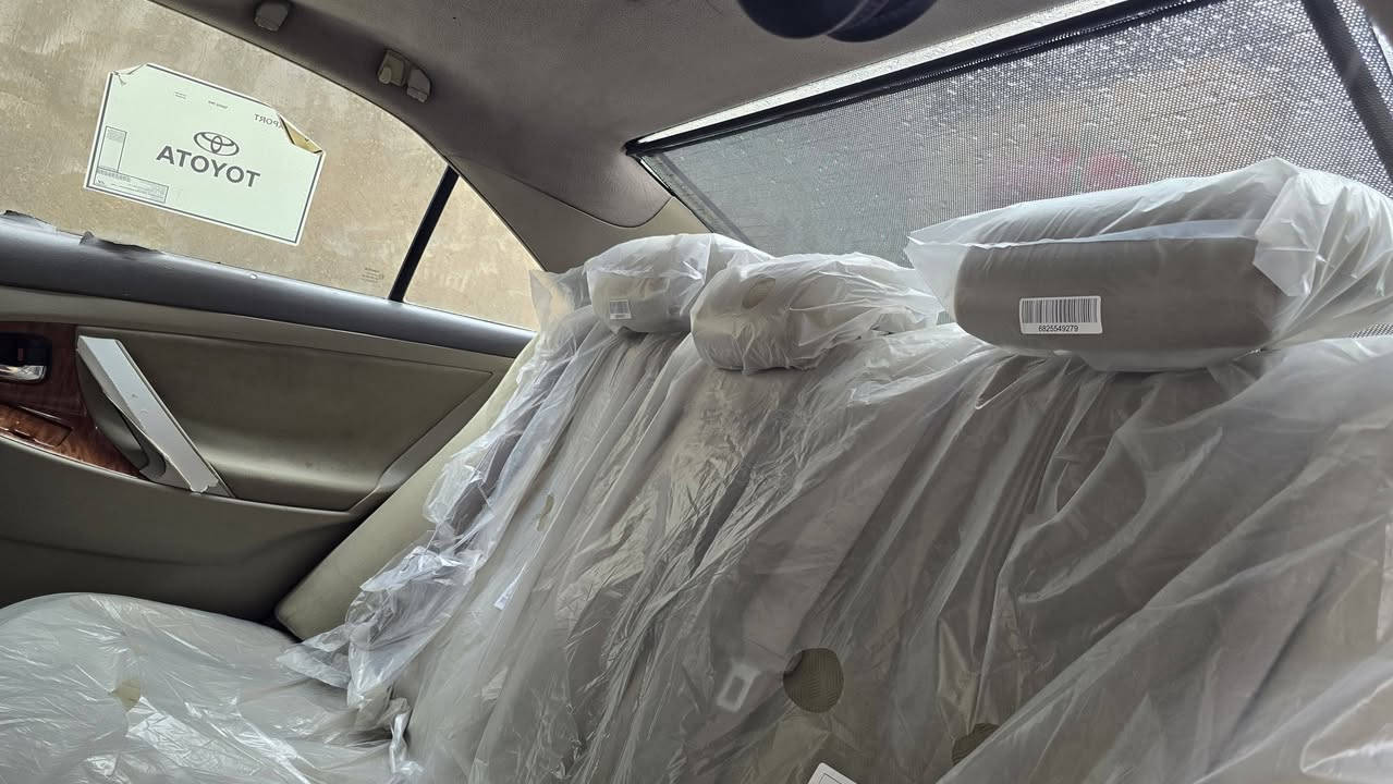 السلام عليكم
كامري للبيع خليجي أعلى فئه
GLX
 موديل 2008 فول مواصفات
تبريد قطعتين 
كروس سرعه
فتحه سقف 
برده خلفيه
كير حاويه جديد 
مكينه حاويه جديد
تايرات جديده  
رقم بابل باسمي 
***********
بيها قطعتين صبغ
لاتبخر ولا تنقص
السعر 86
