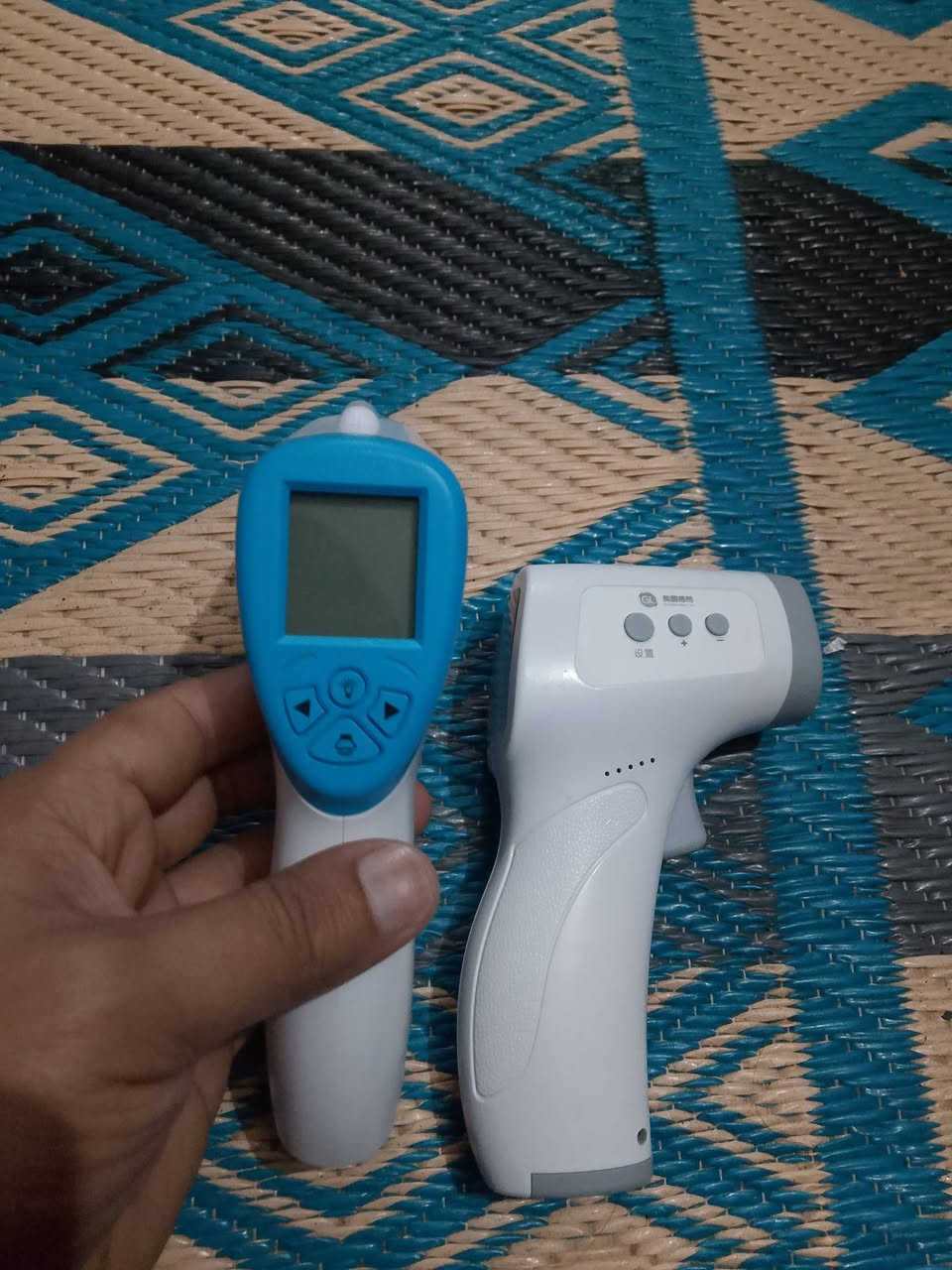 السلام عليكم طلع لي هذني القطعتين ما اعرف هذا شني سعرهن اثنيناتهن  خمسه عنوان بغداد مدينه الصدر***********
