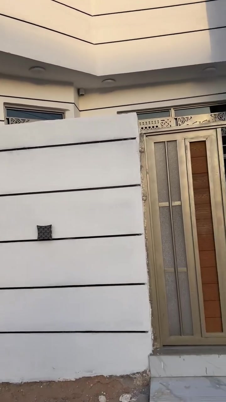 السلام عليكم بيت المساحه ١٠٠ متر كامل من كلشي بناء حديث غير مسكون العنوان حولي ابو مهدي المهندس قرب السفاره التركيه 
السعر ٦٠ مليون 
للاستفسار ***********
ملاحضه يبعد عن الحولي ١٠٠ متر
