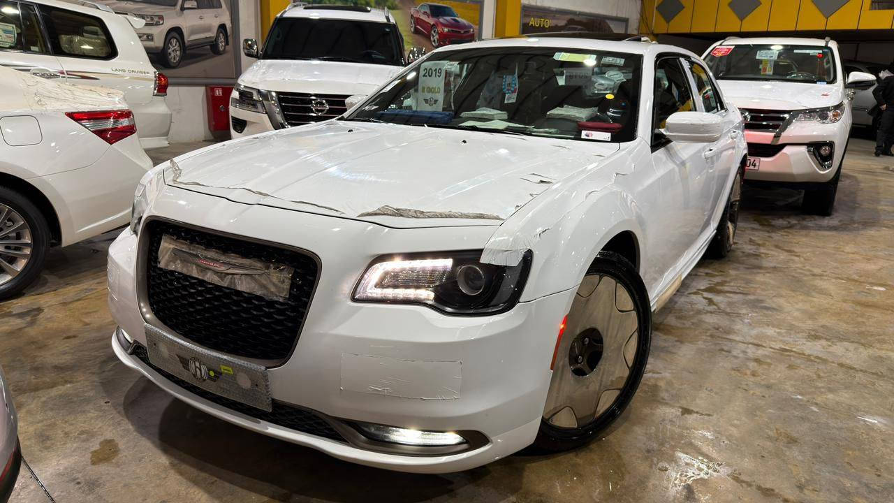 أوباما 300 موديل 2019 (Gold Edition – وكالة هارلم)
الممشى: 62,000 كم
محرك وكير بشرط (مامفتوح
مكفولة كفالة عامة من الدعامية إلى الدعامية
بدون بارد / بدون شخوط / بدون رصعات
السيارة نظيفة جداً وجاهزة
المواصفات: Gold Edition

🟪 السعر  :: الطلب في التعليقات ويوصلك مباشرة ✍️ 📩

شاشة
كاميرا
حساسات
بانوراما
لايتات LED
بصمة تشغيل
بلاجكتور
تحكمات ستيرن
الوضع العام:
نظافة 100%
كامل سيرفس بدون أي نقص
4 إطارات جديدة
ويل وتاير وكالة
 المكان: السليمانية – معرض شڤان

للاستفسار:
***********
***********
