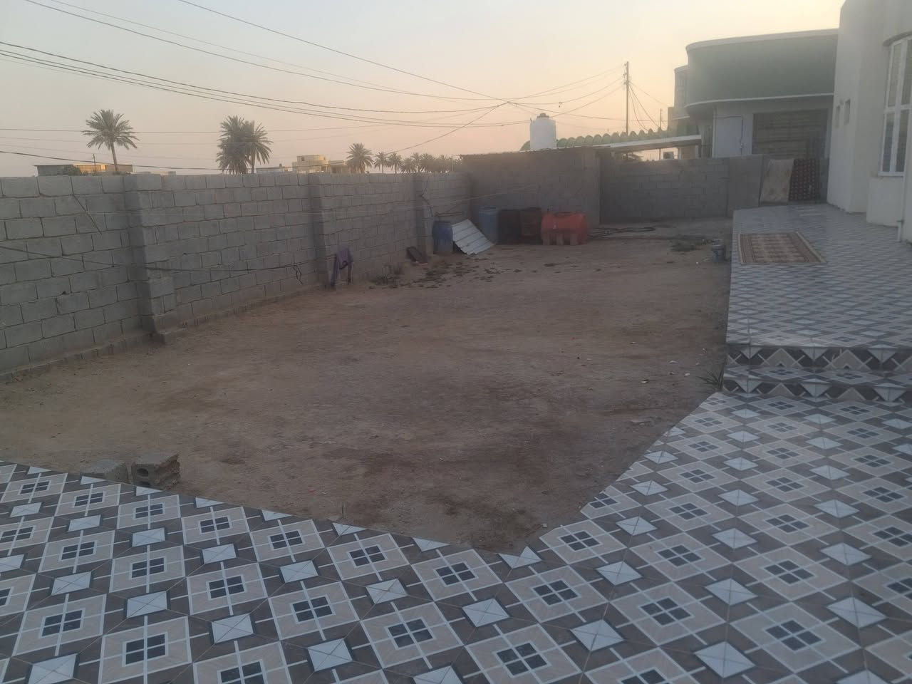 السلام عليكم $$ بيت للبيع حي الجوادين في الشاخه سند 25 طابو زراعي يسجل باسم المشتري يتكون من غرفتين نوم واصاله كبيره وصاله صغيره استقبال مع مطبخ مع قاطع صحيات مع كلدور كافة الخدمات تبيط على البيت كهرباء وطني ثري فيز مولده سحب شارع مع ماء اساله مساحه الكليه 565 متر بنا طابوق درجه اولى  الاستفسار على *********** ا
ادمن وافق
