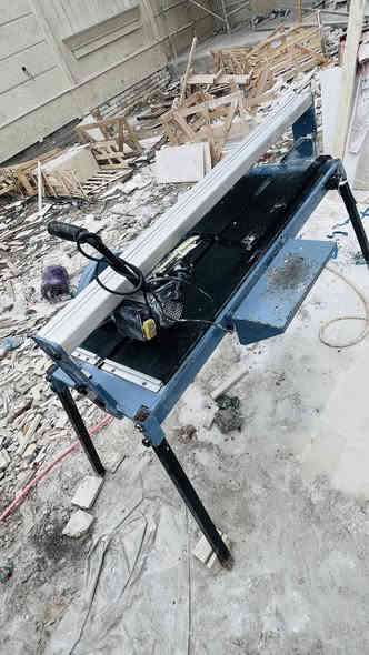 السلام عليكم قاطعة للبيع مشتغل بيت واحد فقط موجودة بغداد السيدية شراي تواصل ع الرقم ***********
