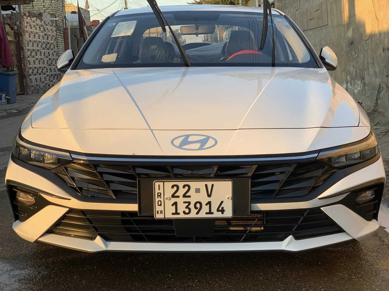 السلام عليكم . 
النترا خليجي تجميع صيني 
ماشية ٨ الف 
المواصفات 📝
فتحة 
كشنات جلد 
اوتو هولد 
سايد بريك كهرباء 
حساس جنطة 
شاشة ديجتال 
سايد بريك كهرباء 
حساس جنطة 
لايتات LED 
مكان السيارة (بغداد ) 
***********
السعر ١٥٣💵
