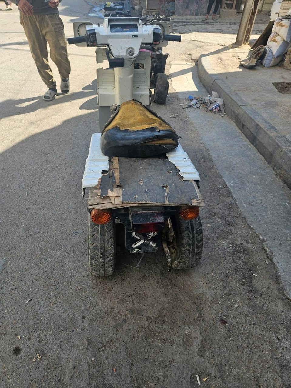 السلام عليكم دراجة 60 بيكم ثلاثة تايرات دراجة متروكة وطافية ابيع كوم حديد مكان الدراجة الوشاش السعر 100 ***********
