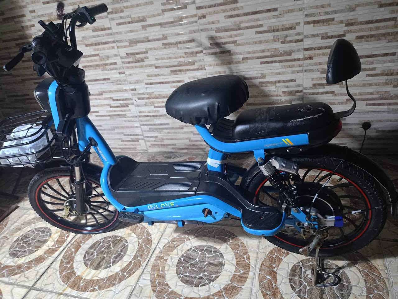 ماطور شحن حجم 20 اخو جديد بشرط 4 بطاريات سعر 275 وتس 0750219510


**إذا كنت صاحب هذا الإعلان وتريد حذفه لأي سبب، رجاءا أرسل رسالة إلى الدعم الفني**