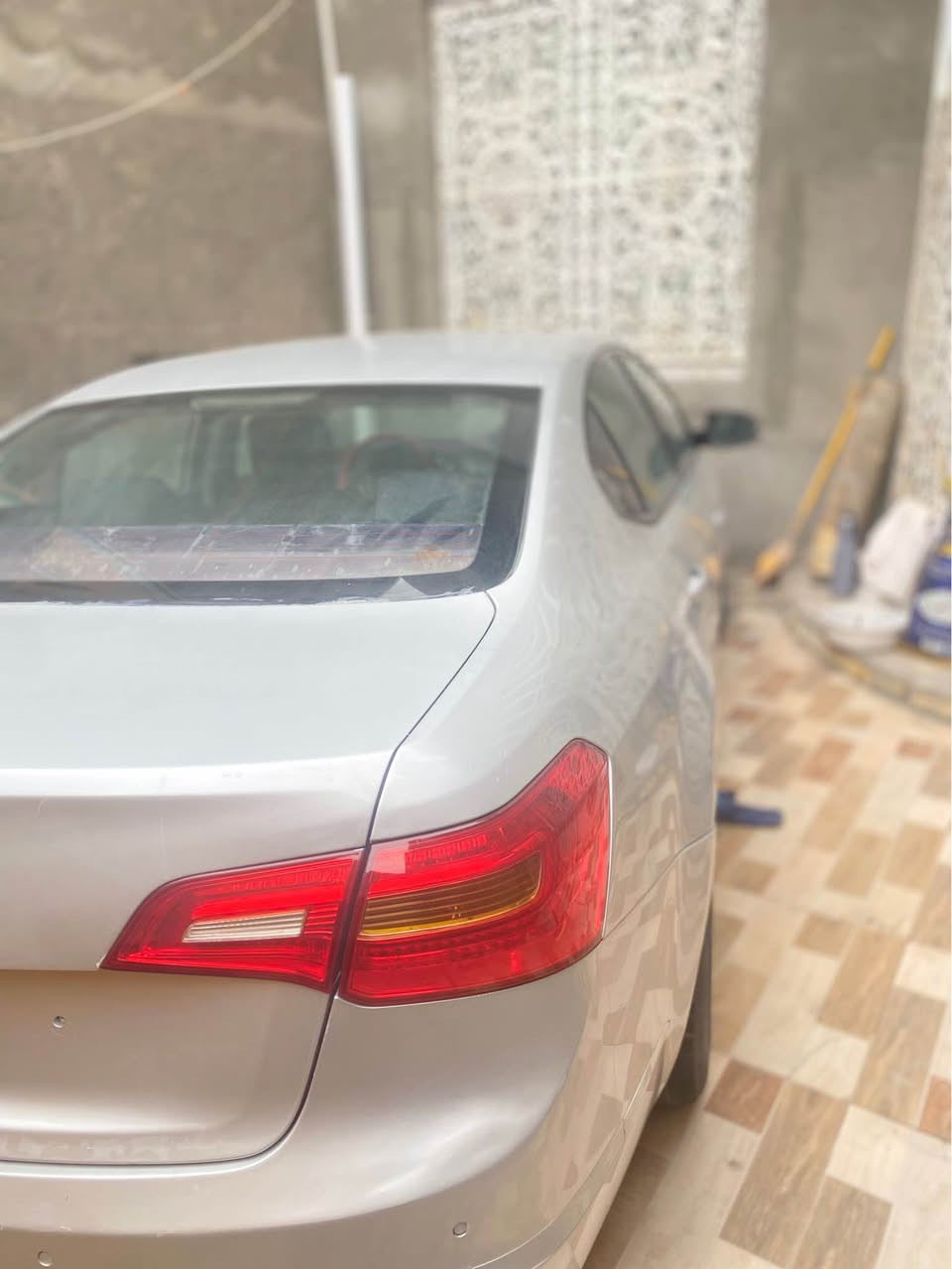 السلام عليكم كيا كادينزا 
موديل 2013 فول مواصفات VIb  
تبريد بالكشنات وتدفئه بالكشنات 
تبريد بالستيرن وتدفئه 
قبل اسبوع شادلها محرك مال افلون جديد توه شاده ٦ سلندر 
كشنات كهرباء 
بصمة 
مري قلاب 
اشارة ترحيب 
رايدها ب 85 وبيها مجال مكاني بصرة 
*********** واتساب او اتصال البصرة, العراق
