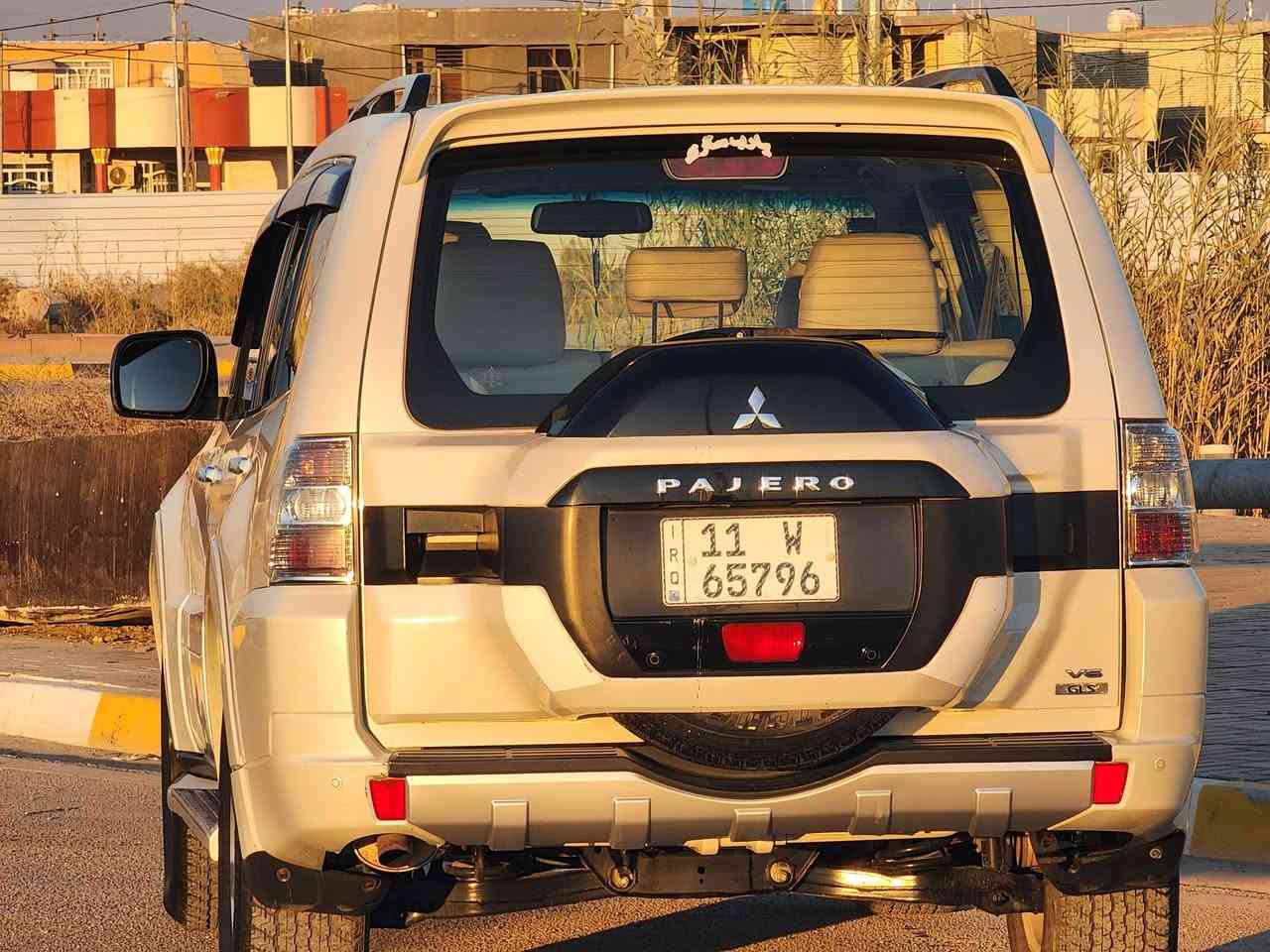 السلام عليكم 
للبيع باجيرو 2015 🧿🧿
السيارة استخدام شخصي على ايدي اخذتها زيرو من الشركه 
((فابولن الشركة بعدة على القمارة))
مكفولة كفاله عامه من كلشي 
كل 6 اشهر اسويلها ادامه كامله 
السيارة حبتور فول مواصفات 
مكينه 3.5
فتحة سقف
12سماعه +دمام
زراكات لايت
7راكب
كشن كهرباء 
وباقي موصفات الحبتور المعروفه
السيارة جاهزة من كلشي ربع مذب عليها
مكينه كير جدد مكفولات من كلشي  
ممشة السيارة 118
السعر (195) وبيها مجال 
📞 للتواصل: ___***********
📍 الموقع: ___واسط قظاء الصويرة
