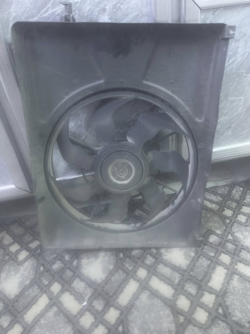 مروحة راديتر مع عقل مروحة راديتر تفصيخ اصلي مستعملة للبيع لسيارة سوناتا السعر 100 الف الاتصال على الرقم ***********
