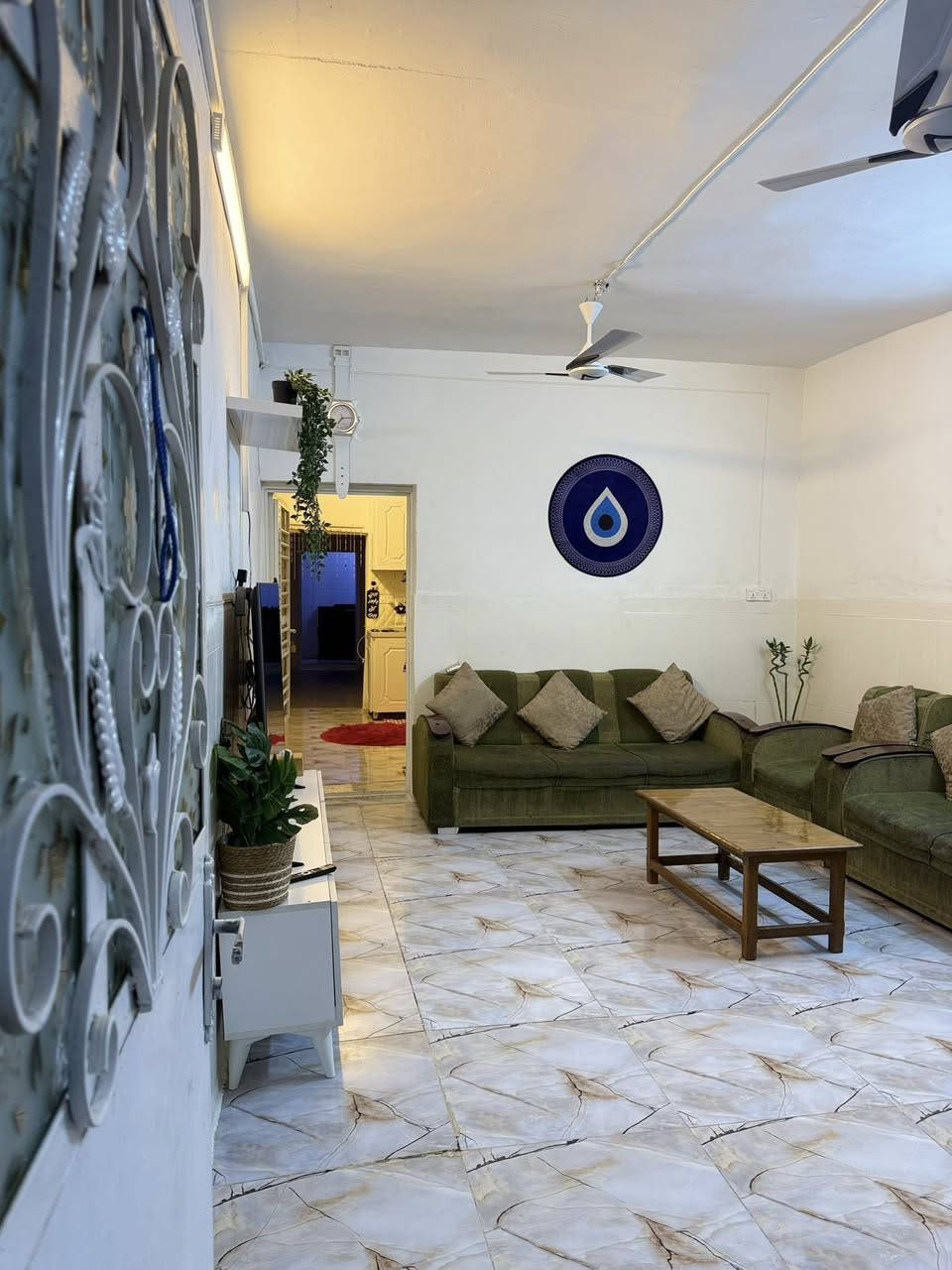 نص قطعه للبيع قطاع ٢٩ على الساحه بظهر مجمع الصفاء ترميم كله جديد طابق ونص  صار سنه ونص من مشتريهه غير متواجد على الفيس *********** بس الشراي يتصل رجآ
