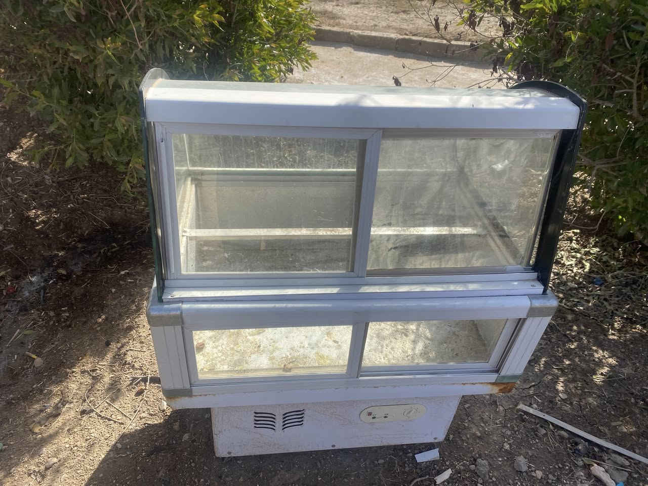 اغراض مطعم مستعملة للبيع
ميز ستانلس ستيل متر ونص x متر عرض

قلاية ٣ مدفع 

قدر كنتاكي 

كاونتر مرمر 

ساحبة دهن 

براد مقبلات 

كريل حجم كبير
مكاني بابل النيل 
***********
