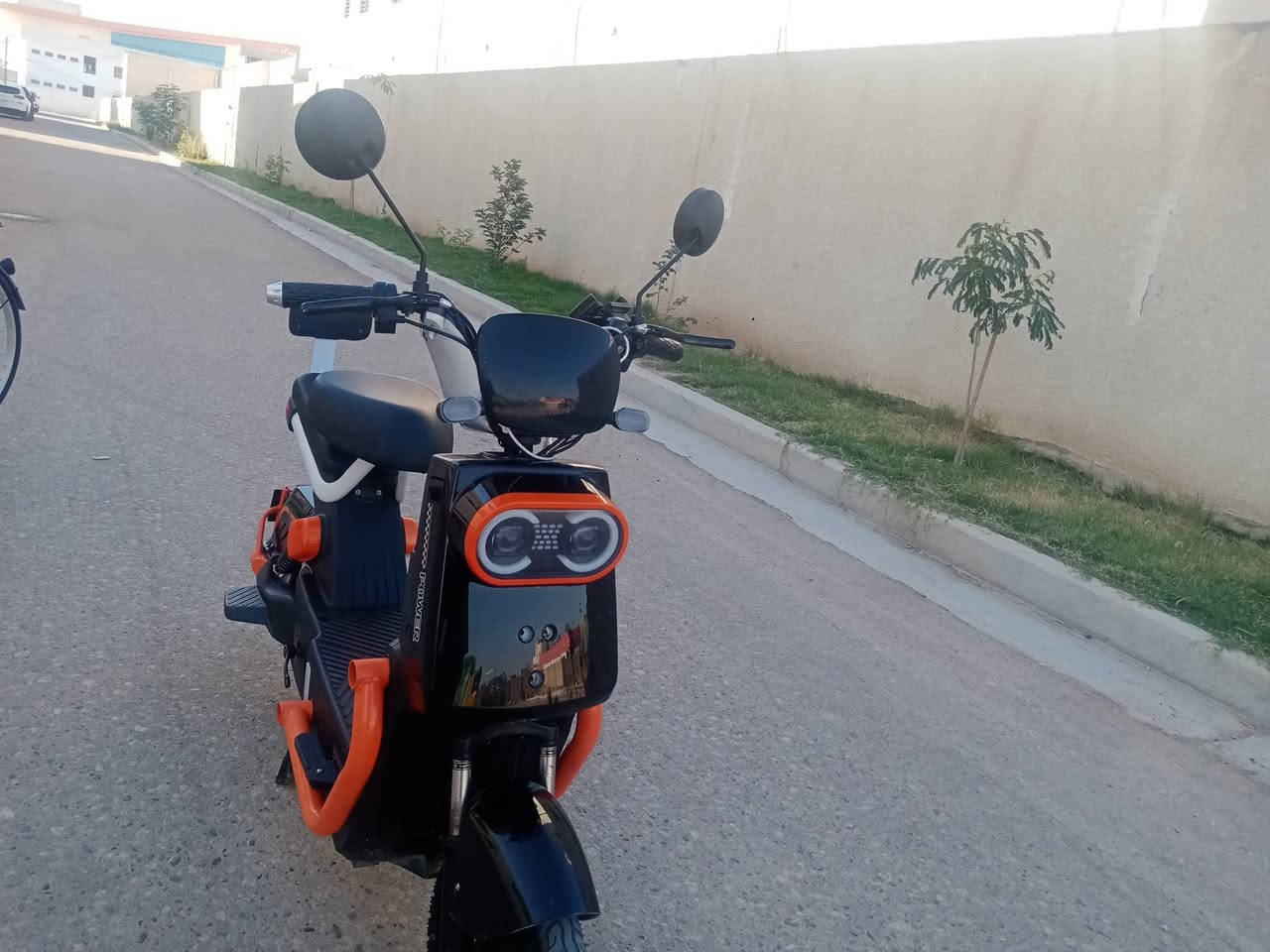 السلام عليكم
دراجه شحن للبيع 400  وبيه مجال
الرقم ***********
 بابل

