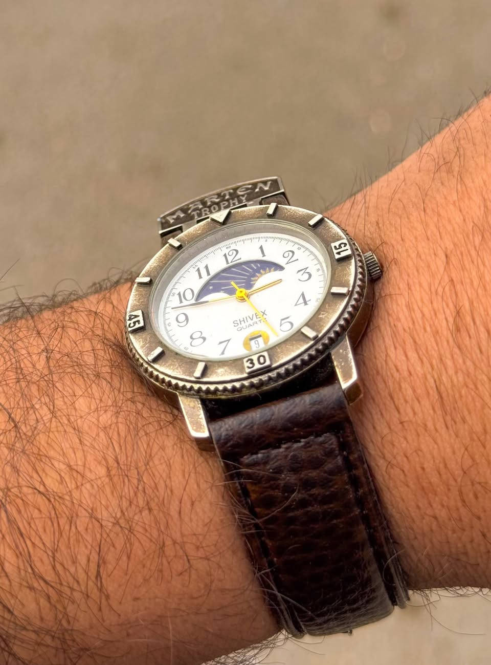 SHIVEX
شمسي قمري 🌞✨🌑
تعمل بنظام الكوارتز 
ماكنة ياباني 
منفذ شهري
سير جلد 
السعر : 45 الف ( قابل للتفاوض)
توصيل لكل المحافظات


**إذا كنت صاحب هذا الإعلان وتريد حذفه لأي سبب، رجاءا أرسل رسالة إلى الدعم الفني**