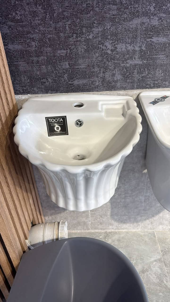 تم وصول حاويه مغاسل أبيض أصلي بسعر ١٥الف
***********
