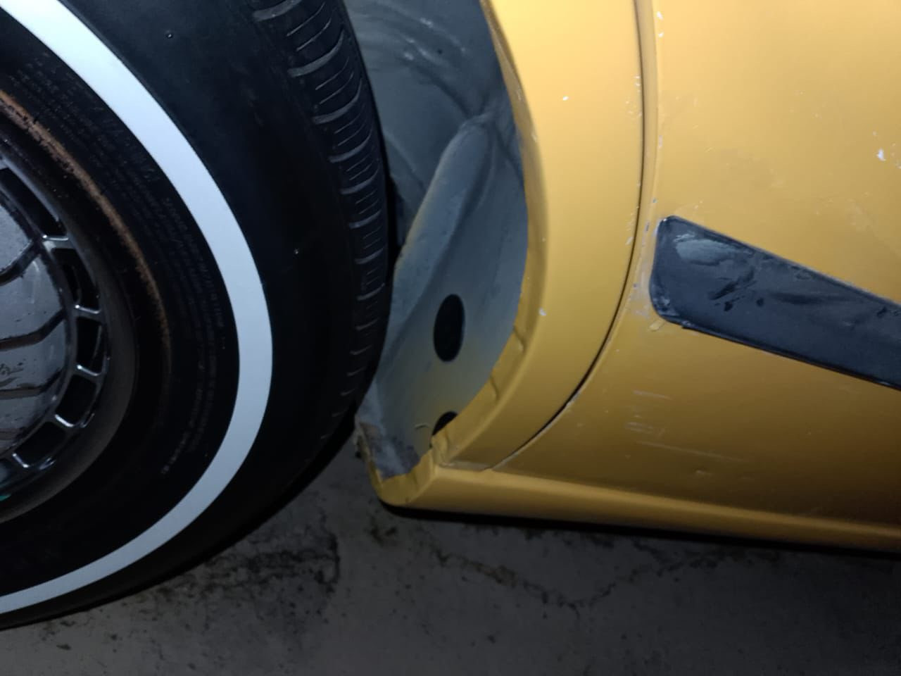 السلام عليكم 
سمند للبيع فقط 
مكفولة كفالة عامة 
موديل بلسنوية 2012 
اصل 2013 رقم بغداد انكليزي الجديد
 مصفرة هيئه وغرامات سنويه جديده تحويل ثاني يوم 
تبريد تدفئه شغال السعر 52 $ وبيه مجال 
مكان السياره الحله المركز 
اخوان اني مكلف بلنشر رقم صاحب السياره 
 هاتف *********** بي واتساب
