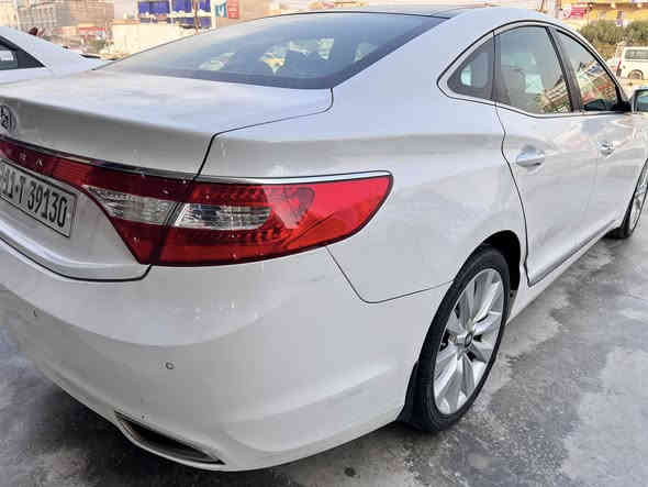 السلام عليكم 
ازيرا للبيع او المراوس حسب القناعة
2012 خليجي
بنوراما و بصمة تشغيل
محرك 2400 دوش
حساسات امامي خلفي
بردة خلفية كهرباء بلاديه
تدفئة وتبريد مقاعد
تحكم مقاعد كهرباء
تحكمات ستيرن لايت وبگ لايت لد
السيارة بيها طخة خفيفة جداً اسفل هلال الجاملغ الخلفي الايمن موضحة بالصور وبيها جراد بقبق الجنطة
عدى ما ذكرتهن بلادي
السعر 130 والمجال موجود 
مكاني بغداد ابي غريب 
***********
