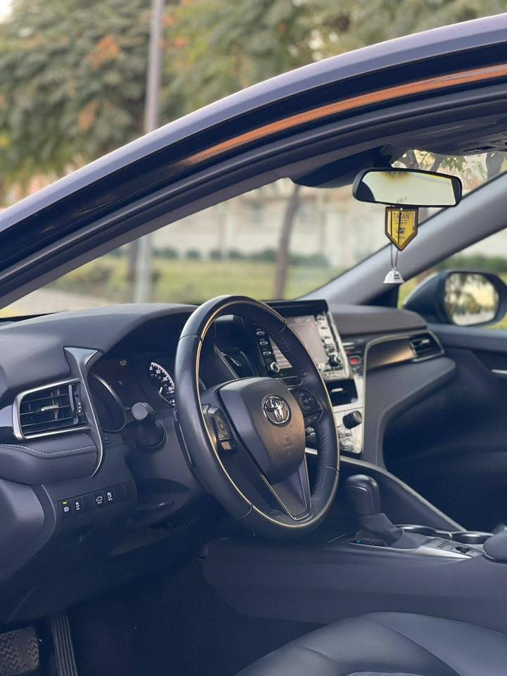 السلام عليكم.كامري موديل 2023
فئة:se

السياره فول مواصفات عدا البانو رامه 

بصمه كشنات كهربائيه تبريد تدفئه 

السياره مال بيت نضيفه حيل وجاهزه من كلشي كشنات جلد داخل اسود 

منفيس باسمي صوره الكود موجود حادثها ب امريكا السياره ماشيه 41km

مكاني موصل ‭٠٧٧٨ ٣٦٨ ١٥٠٣‬
