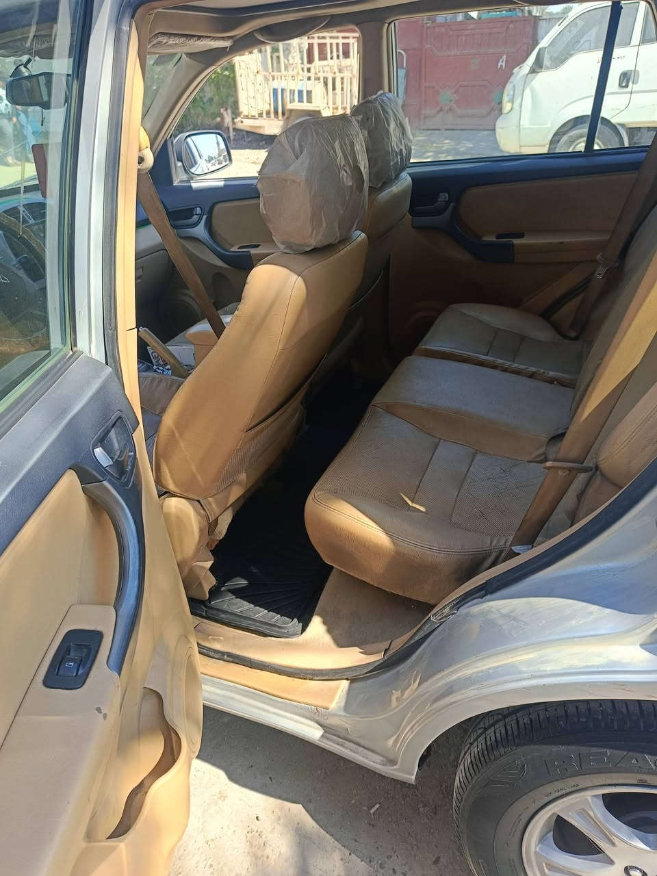 شيري تيكو 2012 شكل ال13 ماشية 115 بدون لا تبديل ولا صبغ تخم تاير جديد صدر جديد ادامه كامله بلكات نوزلات اذاين محرك كله جديد رقم انكليزي سنويه جديده مكاني الاعلام
رايدها ب65 وبيها مجال قليل 
***********
