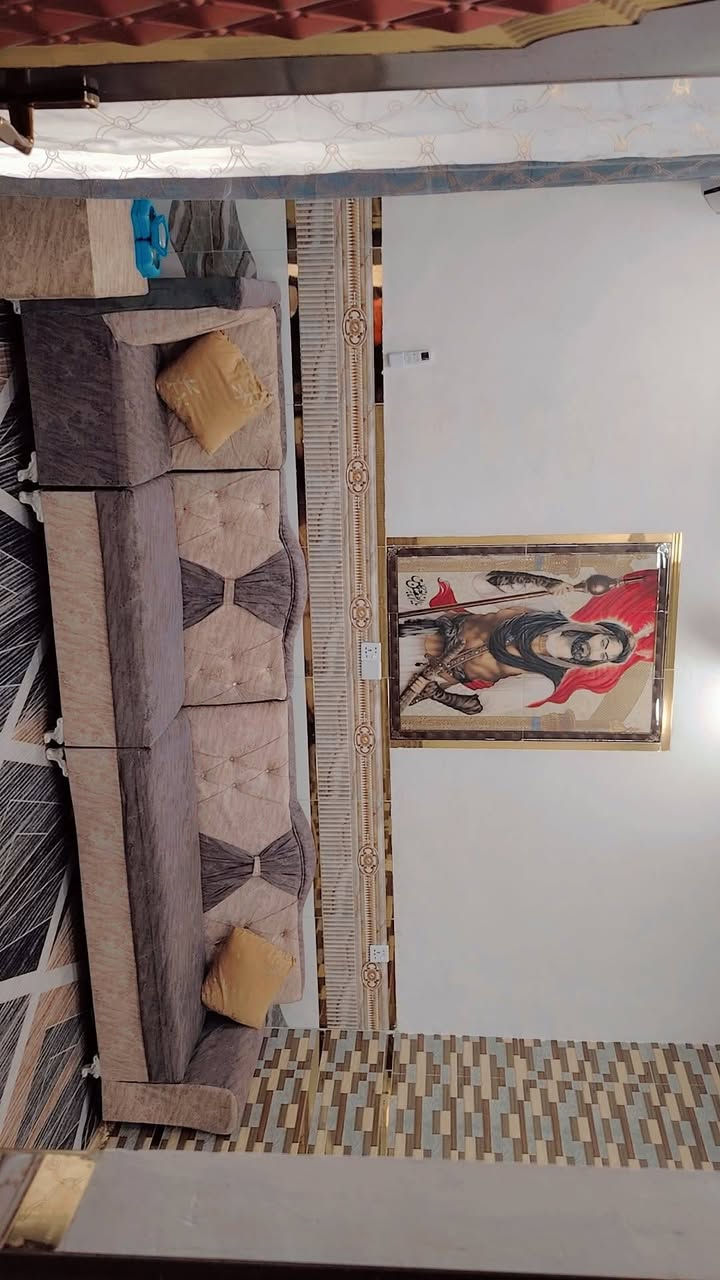 سلام عليكم بيت للبيع بالدوانم  100 متر جاهز من كلشي خط اول ماء وكهرباء خير من الله العنوان مقابيل فلكه ابو مهدي المهندس بصفحه ابو علي ابو تفصيخ *********** تصل وبالخدمه
