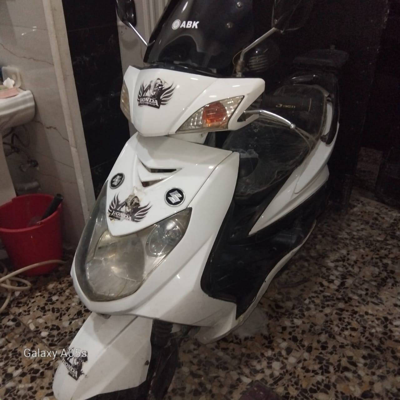 دراجه سكنس فحل مزوده تزويد خارجي المحرك نكره سلف جاهزه من كل النواحي نقص برغي مابيه دراجه ستخدام شخصي دراجه بانزين ودهن فقط ربع متصرف عليه للبيع السعر 650الف بيه مجال قليل بغداد الشعب الاتصال على ***********
