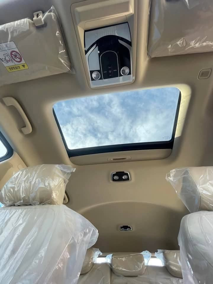 سياره   ريكستون (KGM REXTON )
موديل:2024  وراد كوري
حاله السياره: السياره جداً نضيفه
السياره فول مواصفات   4WD  دفع رباعي
المحرك:2.0 لتر تيربو بقوة 225 حصان و 350 نيوتن متر من عزم الدوران
دخول ذكي.فتحة سقف.مثبت سرعة . وشاشه 12.2 بوصه تدعم  Apple CarPlay، و Android Auto.
مصابيح أمامية ليد.المصابيح الخلفية الليد.
مقاعد جلد
تعديل المقاعد الأمامية كهربائي
تبريد المقاعد الأمامية
تسخين المقاعد الأمامية
تسخين المقاعد الخلفيه
تشغيل بصمة
باب خلفي كهربائي
ملاحظه السياره بعدها بالضمان الشركه
السعر 290
+964 782 247 8607


**إذا كنت صاحب هذا الإعلان وتريد حذفه لأي سبب، رجاءا أرسل رسالة إلى الدعم الفني**