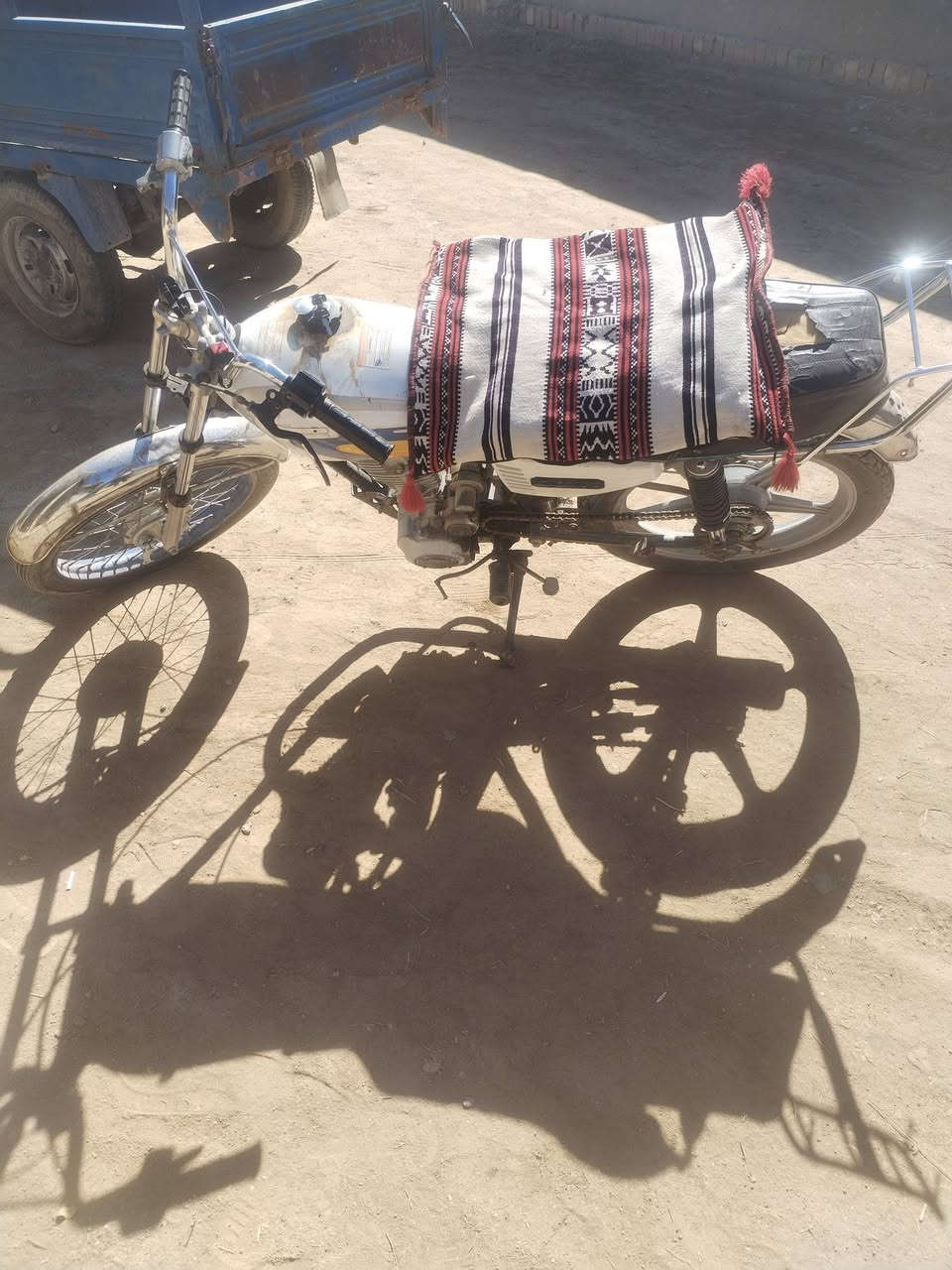 دراجه للبيع نضيفه كلك كلك سعره200 الف وبيه مجال قليل كلش مكان كربلاء طوريج ***********
