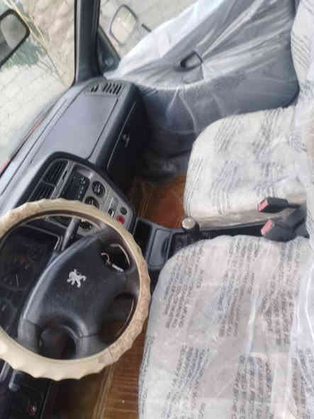 بيجو 306 موديل 2002 سنويه2030مكينه وكير مكفولات نقصهة مواطير جام وجوك تحويل من تدفئه الى التبريد وبيهة جراد بلقمار والجنطه شي خفيف سيارة بلاد بدون صبغ السعر 40 وبيهة مجال ***********
