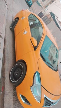 أبيع نيسان ڤيرسا لون برتقالي، شكلها مرتب وواضح من الصور ومعدل عليها بش...