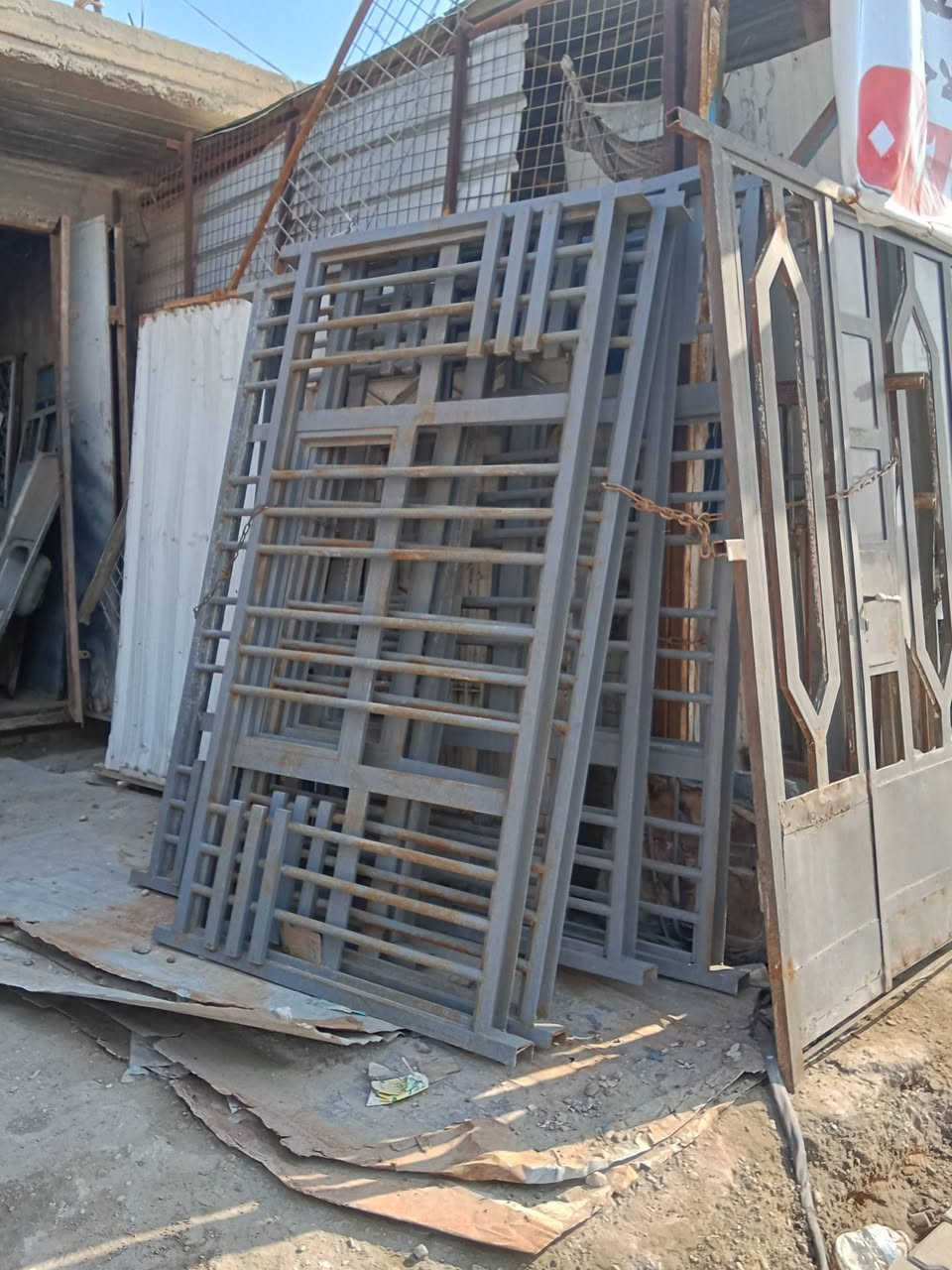 سلام عليكم 
سكله حدادة كاملة مجهزة للبيع من كافة الأبواب والشبابيك جديد ومستعمل حديد كافة الأحجام شيلمان سندويج مكائن لحيم كترات كوسرات ادريلات كمبريسر هوة مال صبغ هوائيات مري مال محل حلاقة كامل مع كرسي حلاقة مع مولدة شغاله كامة بانزين 5كيفي20امبير ابيعهن كولهن بيعه وحدة بسعر ارخص من الجملة للتواصل ***********
