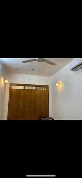 السلام عليكم 120متر ثاني بيت ع شارع العام في لكفاءات قرب مطعم الجوادين متكون من 6غرف نوم وحده سويت حمامام عدد2 منور مطبخ حار بارد واسقبال 
للاستفسار ***********
