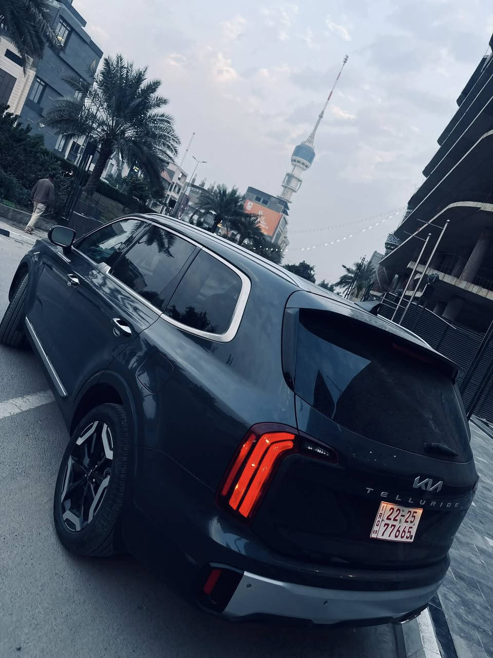 للبيع كيا تلورايد 2024
السيارة بحالة الوكالة ماشيه 6000 ميل زيرو
رقم اربيل
السعر 295 وبيها مجال بسيط 
للاستفسار : ***********
حادثهة قطعة واحدة فقط چاملغ وضربة خفيفة جداً 
وخشم البنيد راجع بارد 
تشغيل عن بعد
كشنات كهرباء 
٧ راكب
تحديد مسار 
تدفئة وتبريد كشنات
كشن جلد لون اسود
٥ وضعيات قيادة
اشاري بالمري 
فتحة سقف 
تحكمات ستيرن 
تحديد مسار ورادارات وحساسات
وبعد بيها مواصفات اكثر .... 
مكاني بغداد المنصور
