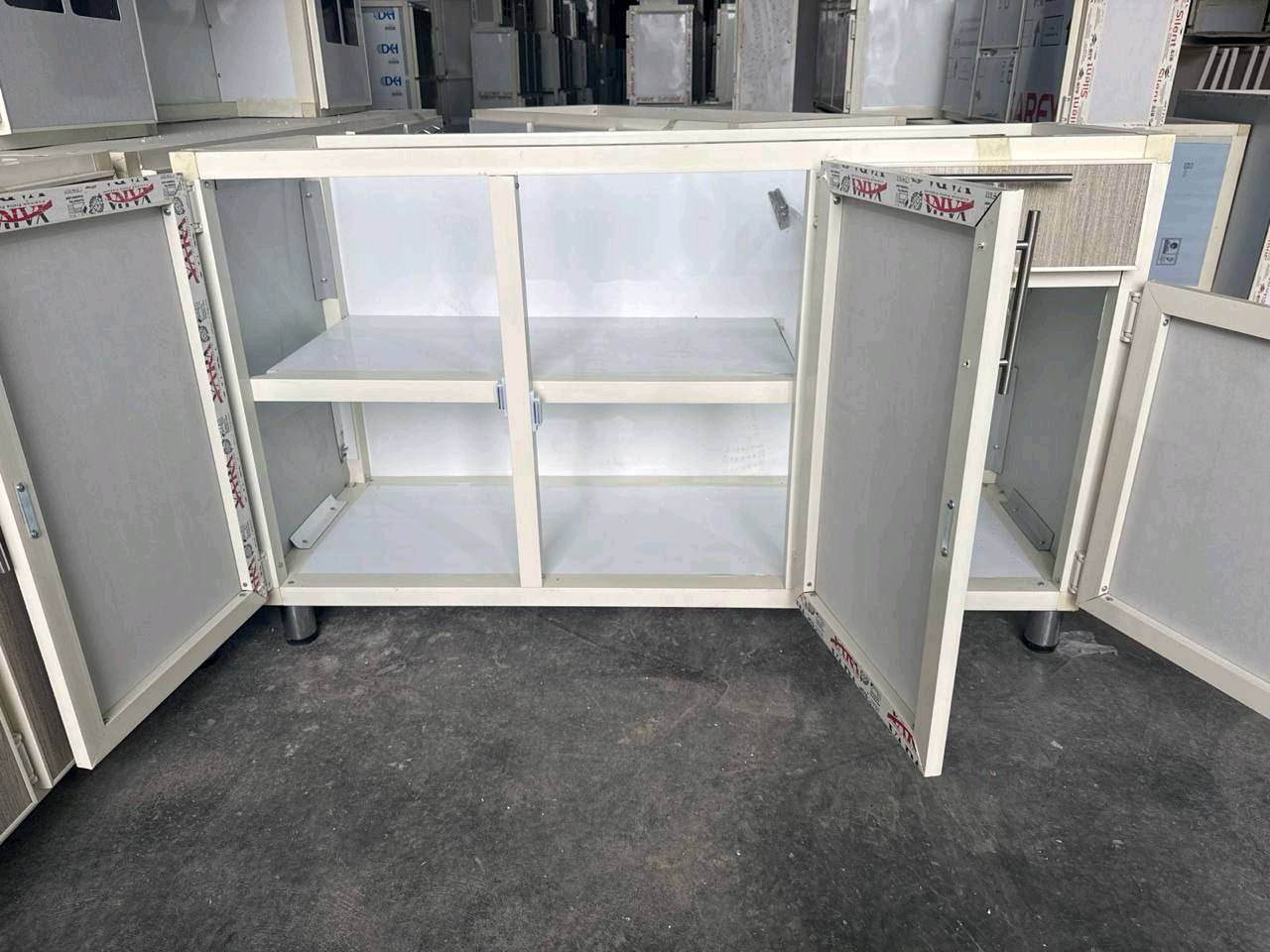 كاونتر مترين  ارضي مع ملحق وسنك (متر وعشرين )مرمر 

 السعر  310 الف 🔥.
 
التوصيل✈️✈️✈️ 
بغداد مجاني 
اطراف بغداد 15 الف 
ويوجد توصيل لجميع محافظات العراق 