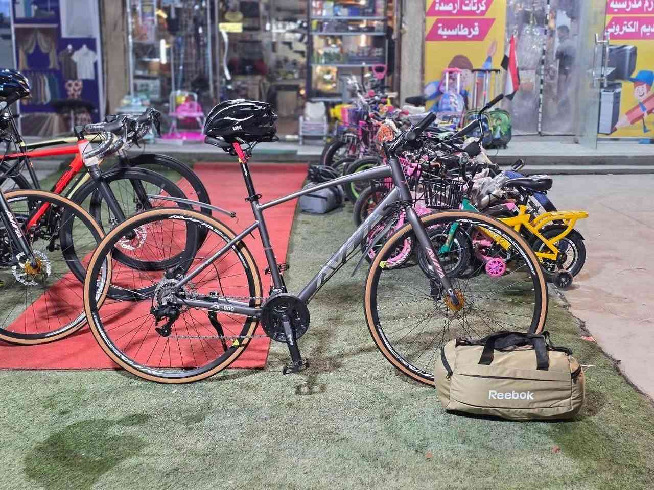 بايك الطرق السريعه C700  ماركة افرا حجم 28
المعدن المنيون بالكامل
بريك دسك نظام هيدروليك 
عدد السرعات 8X3 سستم A3
ويل رياضي نظام بولبرن
دوسات المنيوم 
قبضات ستيرن جانبية 
السعر 280 الف مع تجهيزات تشمل كالآتي 
1 خوذه اصليه رياضيه 
2 حقيبة ماركة ريبوكس
3 فيدرالية 
4 كفوف رياضي ( قفازات )
5 قفل اصلي متحرك
6 عطر فرنسي 
7 جاملغات (واقيات طين)
8 النكي ثلاثي مفك براغي
9 ستاند جانبي وقوف الدارجة
10 بم هواء 
11 سرج طبي 
12 ستاند موبايل ولايت وهورن شحن 
*********** واتساب 
مكاني بغداد مدينة الصدر

